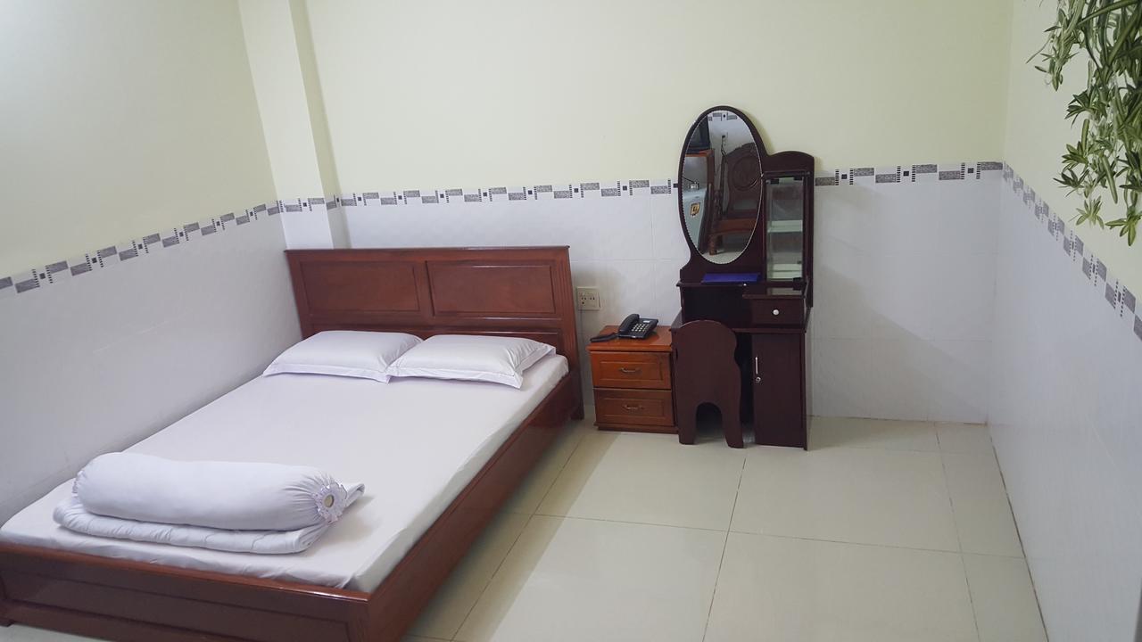 Huynh Nhu Hotel Cà Mau Exteriör bild