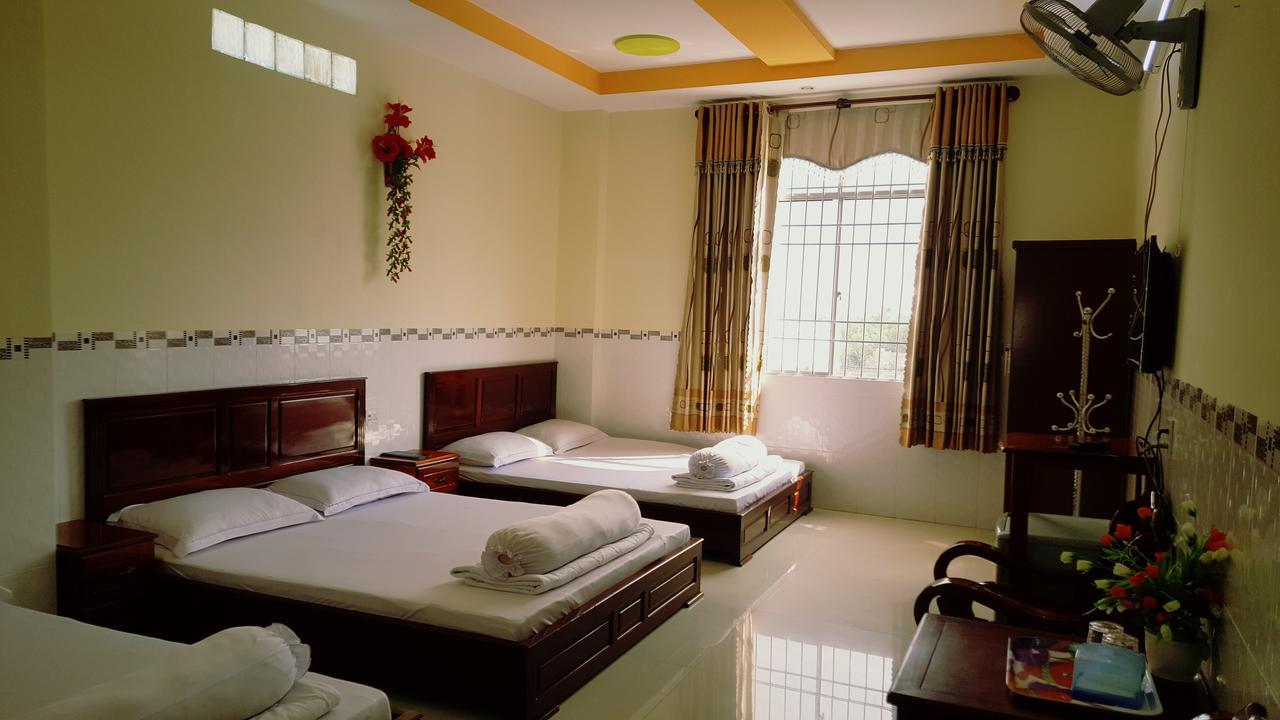 Huynh Nhu Hotel Cà Mau Exteriör bild